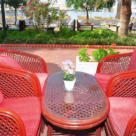 Regal Hotel 2*